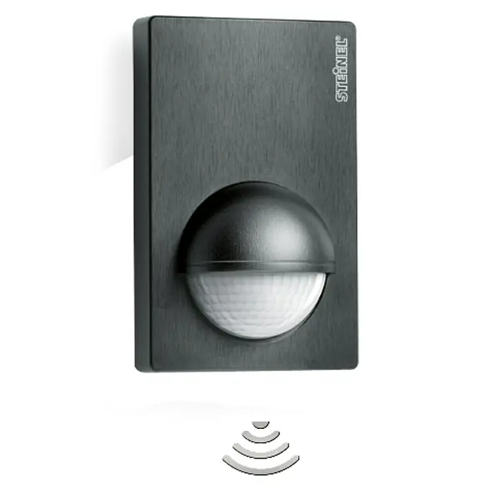 Steinel Bewegungsmelder IS 180-2 schwarz - Reichweite Sensor: 12 m, Schwarz, Erfassungswinkel Sensor: 180 °, L x B x H: 56 x 76 x 120 mm - Nahaufnahme eines schwarzen Steinel Bewegungsmelders zur Wandmontage mit Sensor und dezenter Signalisierung.