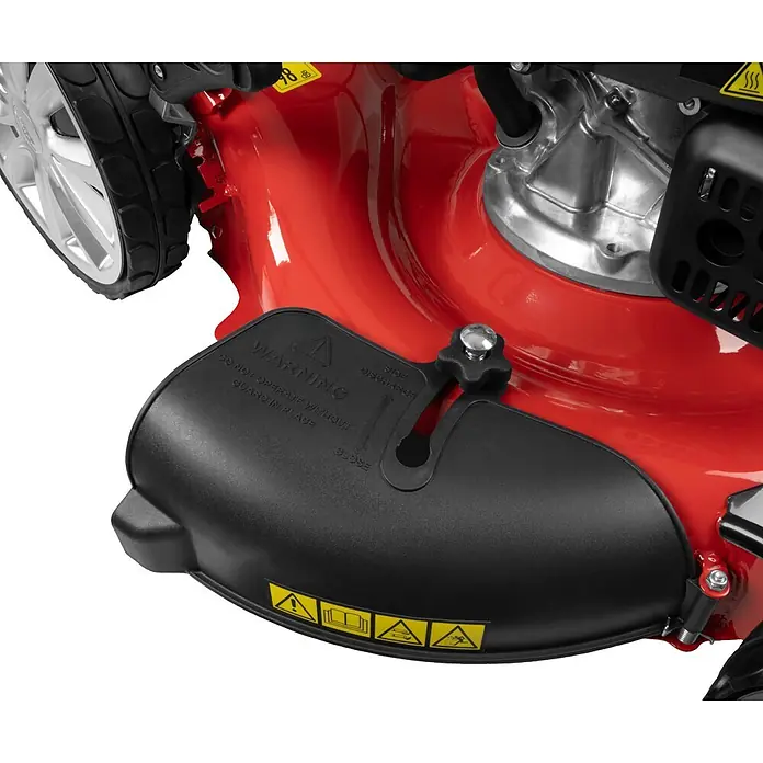 Güde Benzin-Rasenmäher 554.3R 5,03 - 3,7 kW - 5,03 kW, 196 cm³, Schnittbreite: 550 mm - Rotes Rasenmäher-Deck mit schwarzem Seitenauswurf und Sicherheitshinweisen, befestigt mit Sterngriff.