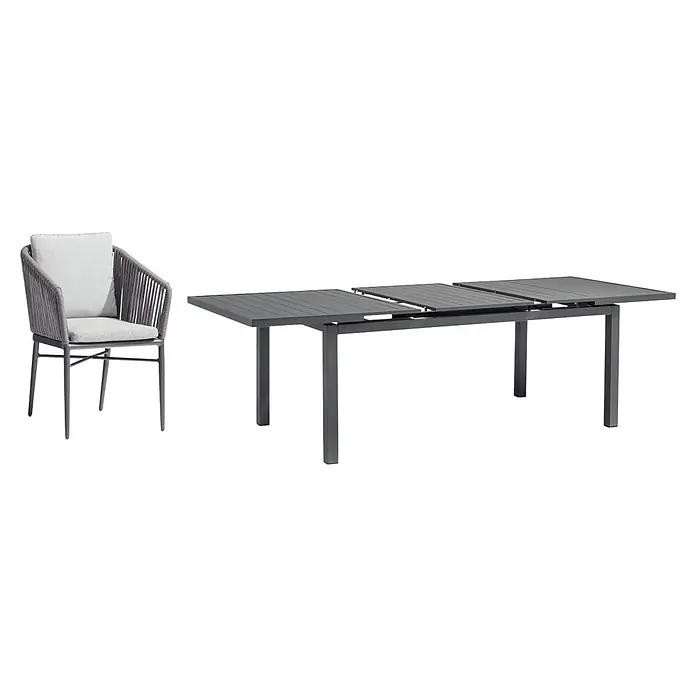 Acamp Gartenmöbel-Set Manhattan/Chicago - 9 -tlg., Aluminium, Polyester, Stapelbar, Grau - Grauer geflochtener Outdoor-Stuhl mit hellen Kissen und einem dunkelgrauen ausziehbaren Terrassentisch.