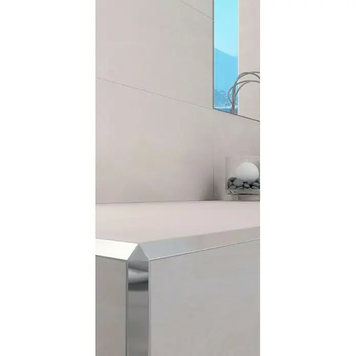 Perfil para baldosas Eurocanto 145A - Aluminio, Plateado, 2,5 m x 10 mm, Mate - El mueble de baño minimalista con detalles brillantes y un estante elegante, perfecto para baños modernos y decoraciones.