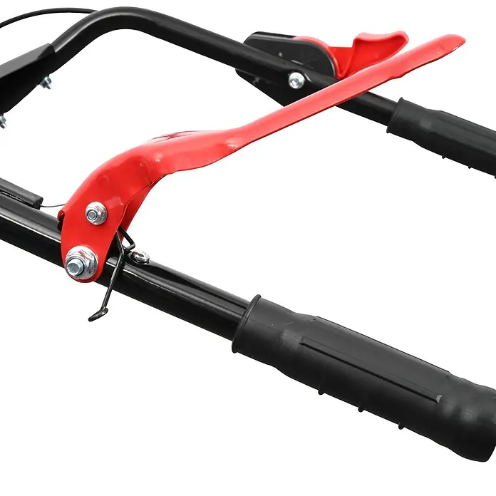 Güde Benzinmotorhacke GF 2436.1 - 2,4 kW - 3,2 kW, 139 cm³ - Nahaufnahme eines roten Metallhebels an einer schwarzen Griffbaugruppe mit Gummigriffen, als Bedienelement für Geräte.
