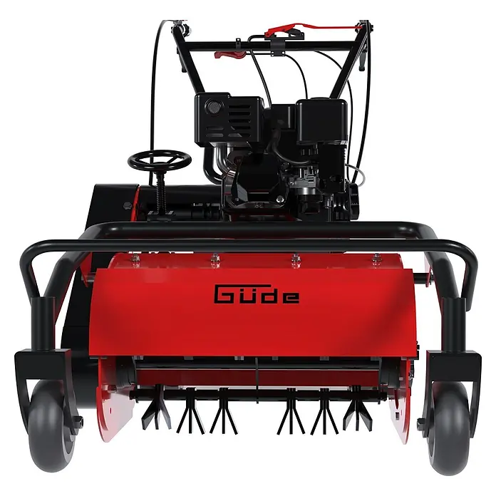 Güde Benzin-Schlegelmulcher GSM 500 - 5,3 kW - 7,2 kW, 224 cm³, Schnittbreite: 500 mm - Roter und schwarzer Vertikutierer mit frontseitigen rotierenden Klingen, Rädern und Griff mit Bedienelementen.