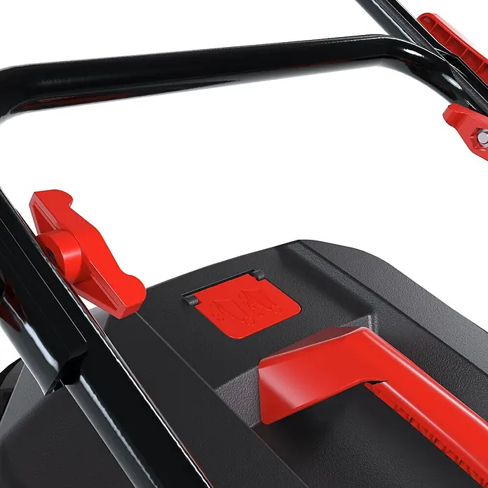 Güde Benzin-Rasenmäher Eco Wheeler 462.2R - 2,5 W - 3,4 W, 144 cm³, Schnittbreite: 460 mm - Nahaufnahme einer schwarzen Griffeinheit mit roten Bedienhebeln und einer roten Platte, die einen Klappmechanismus illustriert.