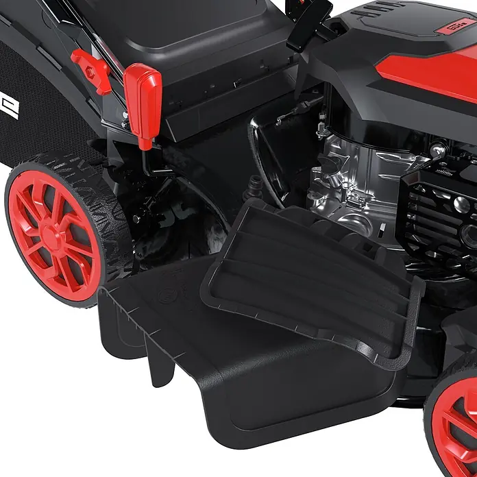 Güde Benzin-Rasenmäher Eco Wheeler 462.2R - 2,5 W - 3,4 W, 144 cm³, Schnittbreite: 460 mm - Schwarzer und roter Rasenmähermotor mit abgenommenem schwarzem Grasabweiser und roten Rädern.