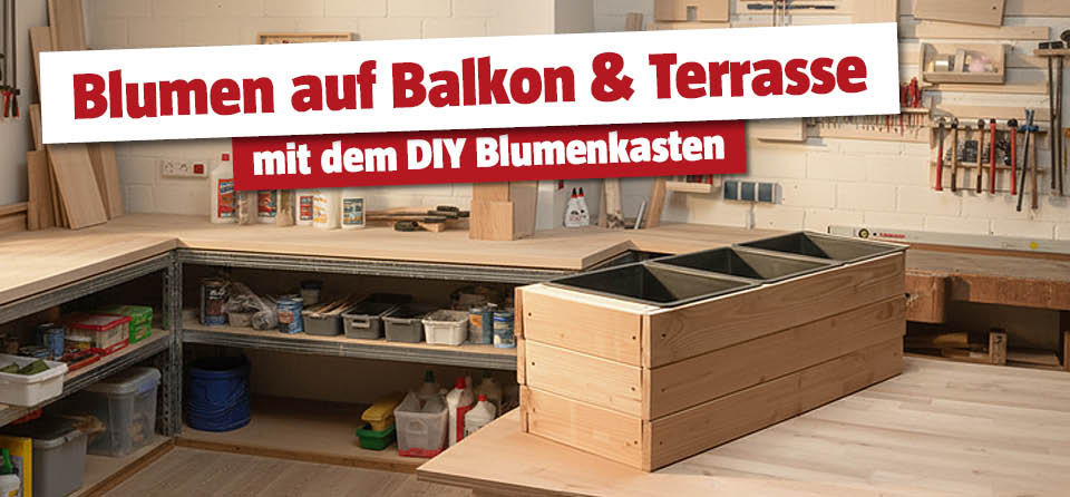 Selbstgemachter Blumenkasten aus Holz und Kunststoffkübeln