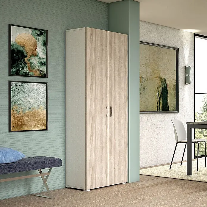 Kiamami Valentina Schuhschrank - L x B x H: 72 x 37 x 195 cm, Holz mittel, Weiss - Zweitüriger Kleiderschrank mit hellen Holztüren und hellbeigen Seiten, in einem Raum stehend.