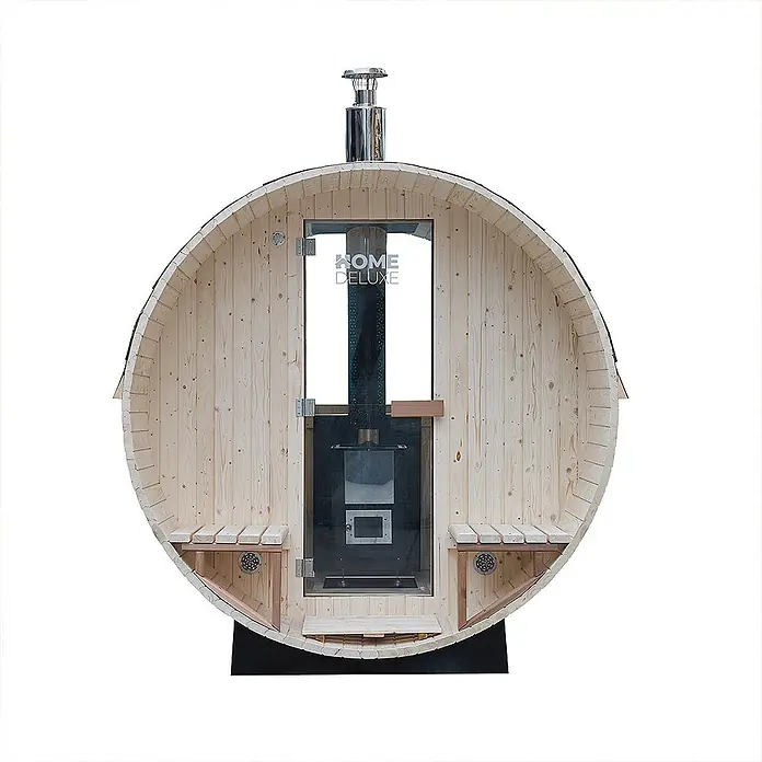 Home Deluxe Fasssauna LAGOM DELUXE - Holzofen, Holz - Vorderansicht einer Holzfasssauna mit Glastür, internem Holzofen, Schornstein und zwei Bänken.