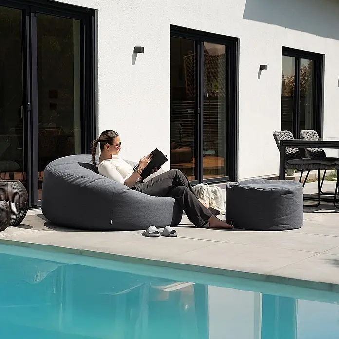 Home Deluxe Gartenhocker CLOUD Pouf Hocker-Set - Anthrazit, B x T x H: 140 x 140 x 40 cm - Großer grauer Sitzsack und passender Pouf zum Entspannen am Pool.