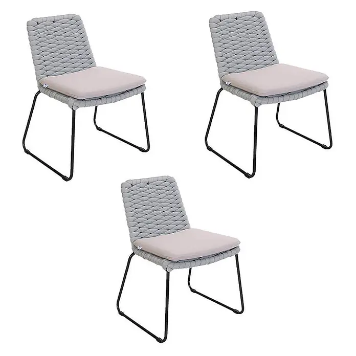 Home Deluxe Gartenstuhl BALERO - 3er Set - Pulverbeschichtet, Hellgrau, B x T x H: 63 x 62 x 85 cm - Dreier-Set hellgrauer Stühle mit geflochtenen Seilen, beigen Kissen und schwarzen Metallgestellen.