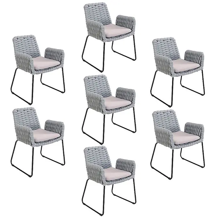 Home Deluxe Gartenstuhl mit Armlehnen BALERO - 7er Set - Pulverbeschichtet, Hellgrau, B x T x H: 63 x 62 x 85 cm - Sieben hellgraue Stühle aus geflochtenem Seil mit hellrosa Kissen und schwarzen Metallbeinen.