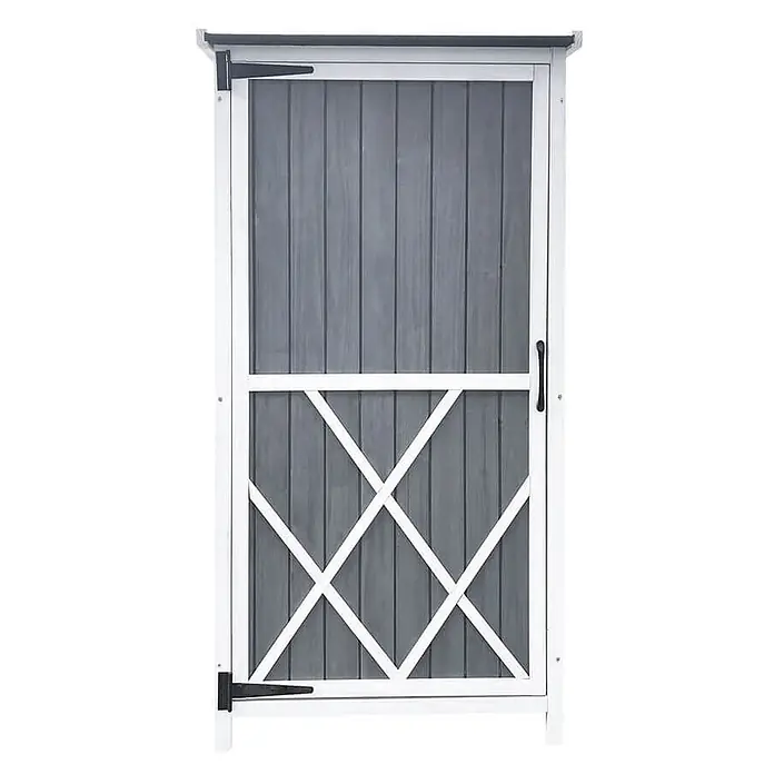 Home Deluxe Geräteschrank YANA L - Außenbreite inkl. Dachüberstand: 69 cm, Außentiefe inkl. Dachüberstand: 52 cm, Holz, Grau - Weißes Holztor mit grauen vertikalen Latten, unten mit weißem Rautenmuster und schwarzen Beschlägen.