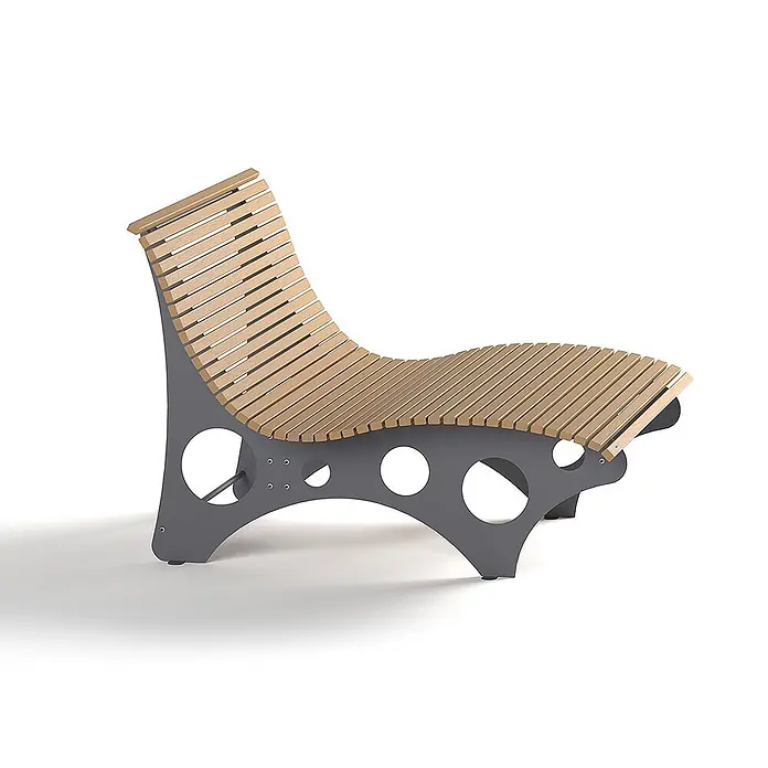 Home Deluxe Gartenliege NIRA - Teak - Breite 148 cm - Teak, Holz - Ergonomische Liegebank mit hellen Holzlatten und dunkelgrauem, geschwungenem Metallrahmen mit runden Aussparungen.