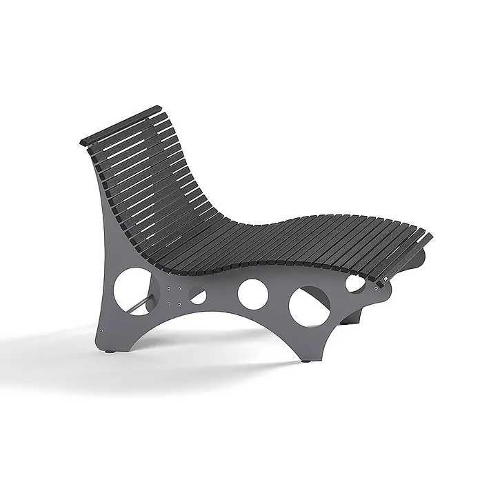 Home Deluxe Gartenliege NIRA - Anthrazit - Breite 148 cm - Anthrazit, Holz - Moderne dunkelgraue Lamellen-Lounge-Bank mit wellenförmigem, ergonomischem Profil und Basis mit runden Aussparungen.