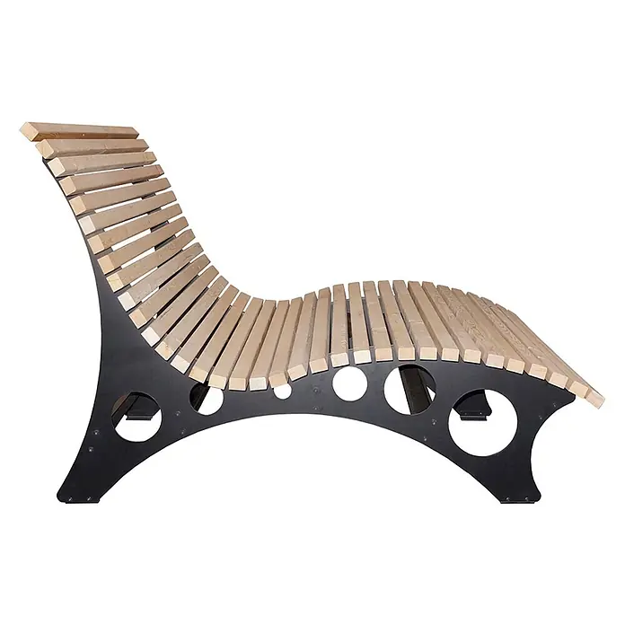 Home Deluxe Gartenliege TAIGA B 150 cm - Natur, Holz - Moderne ergonomische Liege mit hellen Holzlatten und schwarzem Metallrahmen.