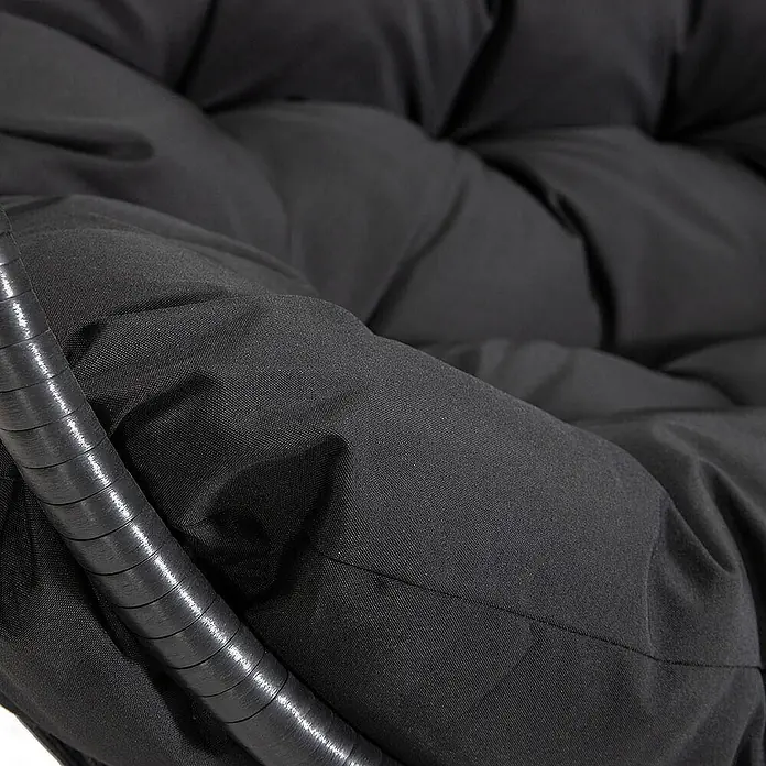 Home Deluxe Hängesessel LOMA 2-Sitzer - Kunststoff, Schwarz - Schwarzes gepolstertes Outdoor-Stoffkissen mit dunklem gerippten Rahmen.