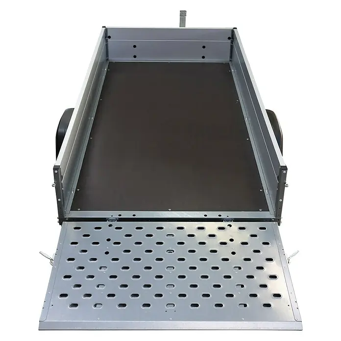 Stema Kippanhänger Rex 21 - Nutzlast: 525 kg, Einachser, Kasteninnenmaß: 210 x 128 x 35 cm, Ausführung: Ungebremst - Ansicht eines PKW-Anhängers mit offener Heckklappe. Der Anhänger hat eine robuste Konstruktion für vielfältige Transportaufgaben.