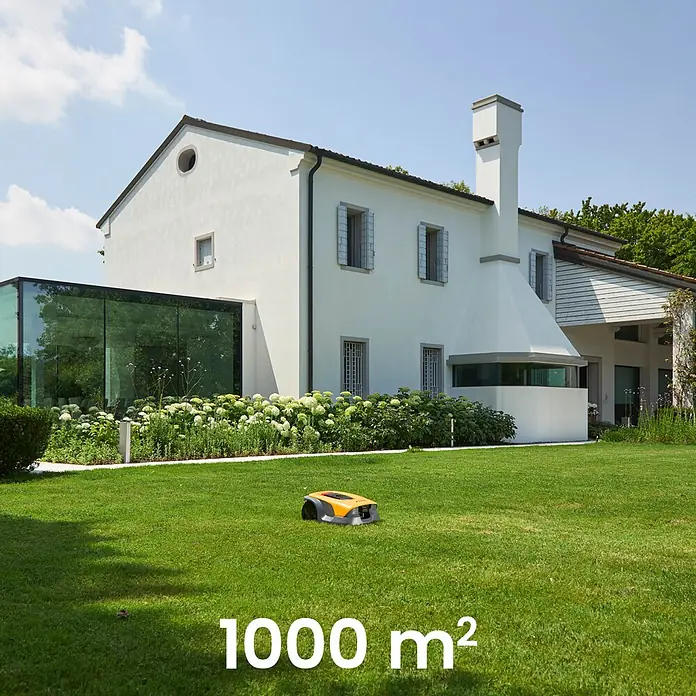 Stiga Mähroboter A 10 V - 1.000 m², Schnittbreite: 18 cm, Kamera-gestützte Navigation, RTK - Oranger und grauer Rasenroboter. Geeignet für Flächen bis 1000 m².