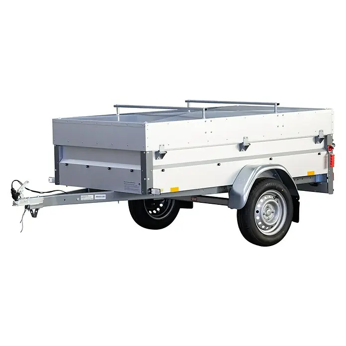 Stema Anhänger BASIC 750 mit Metalldeckel - Nutzlast: 575 kg, Einachser, Kasteninnenmaß: 201 x 108 x 47 cm, Ungebremst - Ein detailreiches Bild eines silbernen Anhängers mit Ladefläche und zwei Rädern, ideal für den Transport verschiedener Güter.