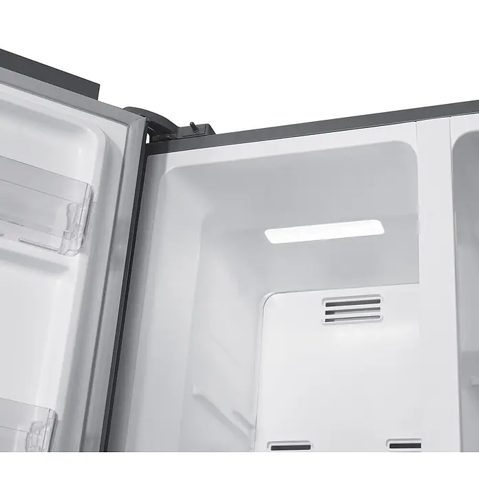 Respekta Kühl-Gefrierkombination Halvar - Nutzinhalt Gesamt: 439 l, 97,2 x 63 x 186,2 cm, Inox Look - Offener Kühlschrankinnenraum mit hellweißen Fächern, transparenten Türablagen und beleuchteter Lichtleiste.