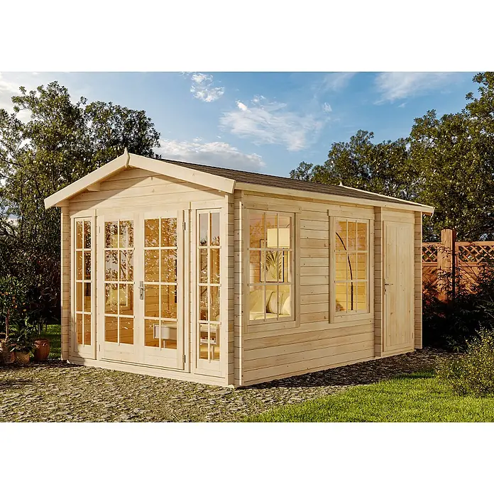Alpholz Gartenhaus Kim - Außenmaß inkl. Dachüberstand (B x T): 340 x 460 cm, Holz, Naturbelassen - Helles Gartenhaus aus Naturholz mit Doppeltür, Fenstern und Seitentür im Garten.