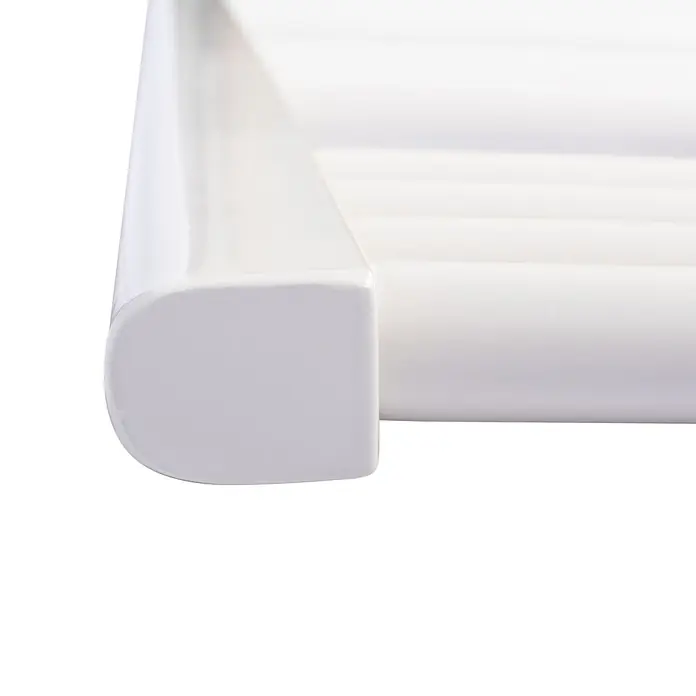 Interpromo Badheizkörper Sonora 50x160cm Weiß - Handtuchheizkörper Heizkörper Bad mit Wandmontage - Alpinweiß - Weißes, glänzendes Objekt mit abgerundeter Kante und parallelen horizontalen Rippen.