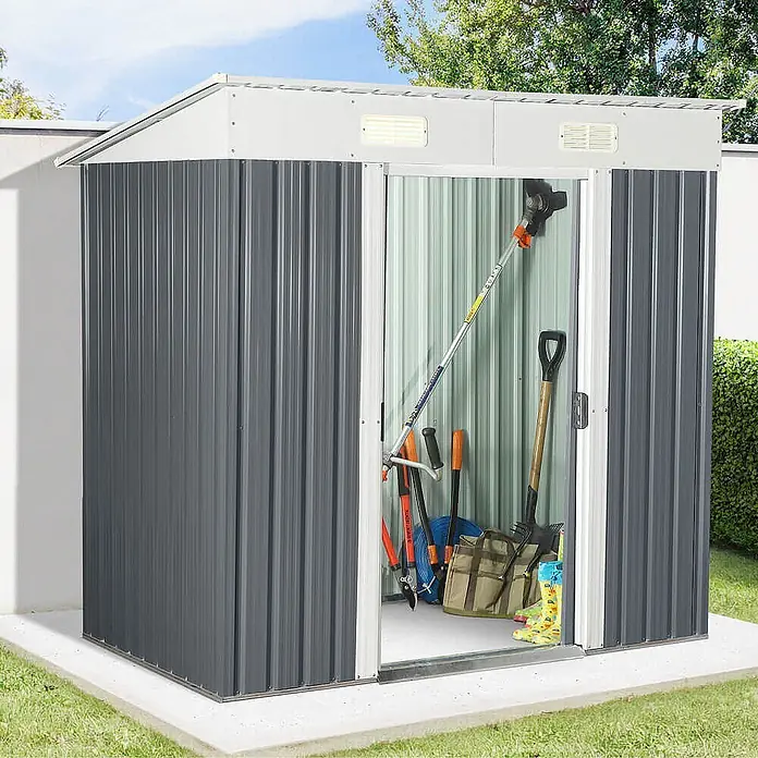 Home Deluxe Gerätehaus BOHIO M (B x L x H) 195 x 121 x 180 cm - Außenbreite inkl. Dachüberstand: 195 cm, Außentiefe inkl. Dachüberstand: 121 cm, Stahl, Anthrazit - Ein grauer Garten-Geräteschuppen aus Wellblech mit weißem Dach, in dem verschiedene Gartengeräte aufbewahrt werden.