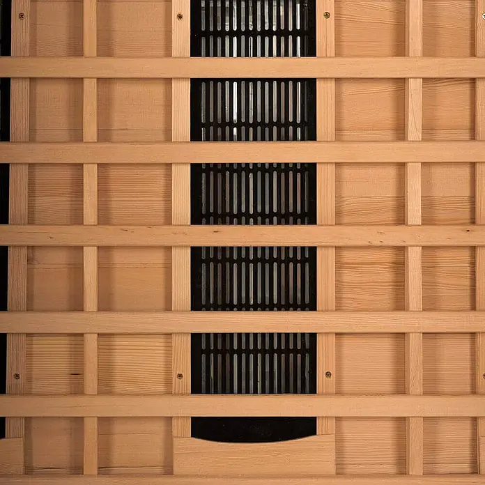 Home Deluxe Infrarotkabine REDSUN DELUXE XL -  - Helles Holzlamellen-Infrarotheizpaneel mit schwarzen Heizelementen hinter Gittern.