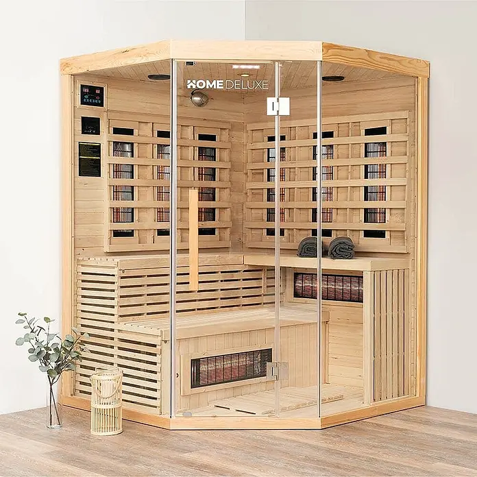 Home Deluxe Infrarotkabine SAHARA XXL -  - Eck-Infrarotsauna aus hellem Holz mit Glastür, ausgestattet mit internen Heizern und Bedienfeld.