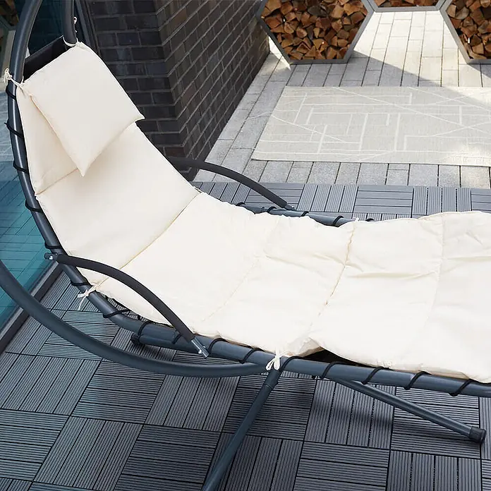 Home Deluxe Gartenliege SAN REMO - Anthrazit / Beige, Polyester - Outdoor-Liege mit dunkelgrauem Gestell und weichem cremefarbenen Kissen.