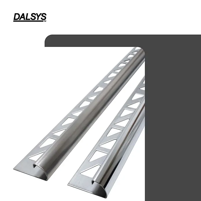 Dalsys Viertelkreis-Profil 2,5m Fliesenschiene 8mm Viertelkreis Edelstahl Poliert - Edelstahl, Silber - Zwei silberne Metallfliesenprofile, eines gebürstet und eines poliert, mit Lochungen zur sicheren Montage.