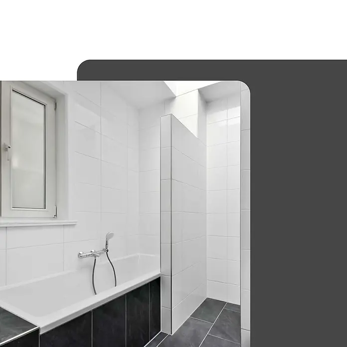 Dalsys Fliesenprofil 2,5m Fliesenschiene 8mm Eckprofil Aluminium Schwarz - Aluminium, Schwarz, 250 x 8 cm - Modernes Badezimmer mit weißer Badewanne, dunkelgrauer Verkleidung, weißen Fliesenwänden und dunkelgrauem Fliesenboden.