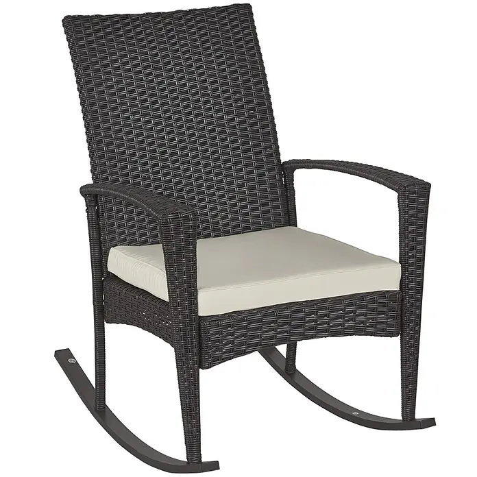 Outsunny Garten-Schaukelstuhl Geflochten aus Polyrattan - PE Polyrattan, Braun, Cremeweiß, B x T x H: 88 x 88 x 98 cm - Dunkelbrauner Korbstuhl-Schaukelstuhl für den Außenbereich mit hellbeigem Kissen.