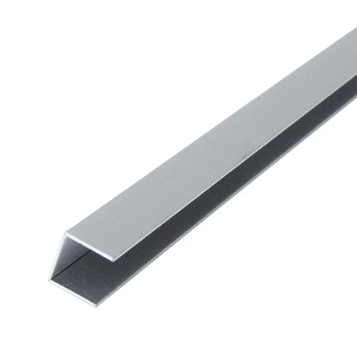 Dalsys U-Profil 2,5m x 25mm Fliesenschiene Bordüre Poliert - Edelstahl, Silber - Silbernes U-Profil aus Metall, schräg von vorne gesehen.