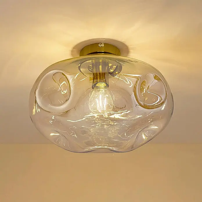 Lindby Deckenleuchte Lelia - L x B x H: 35 x 35 x 25 cm, creme / amber, E27 - Deckenleuchte aus bernsteinfarbenem Glas mit welligem, unregelmäßigem Schirm und Messingsockel, warm beleuchtet.