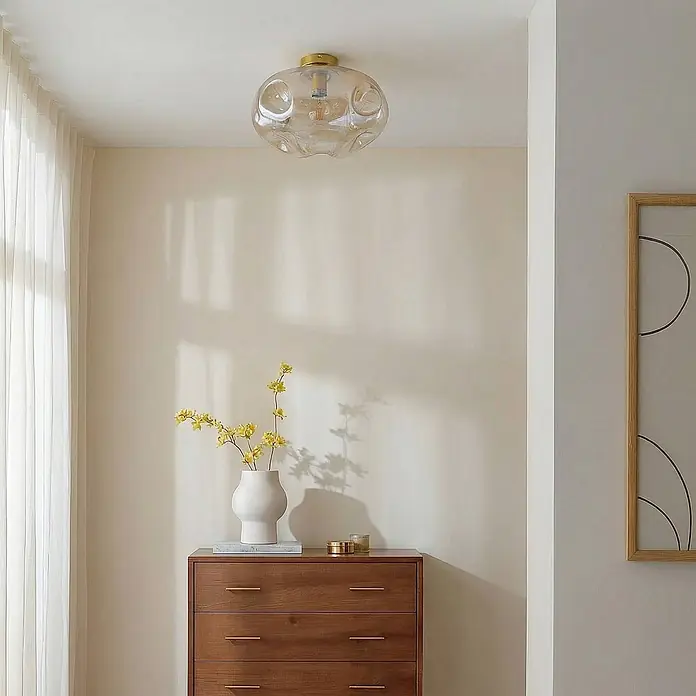 Lindby Deckenleuchte Lelia - L x B x H: 35 x 35 x 25 cm, creme / amber, E27 - Bernsteinfarbene, bündige Deckenleuchte aus Glas mit Messingsockel, organisch blasenförmig.