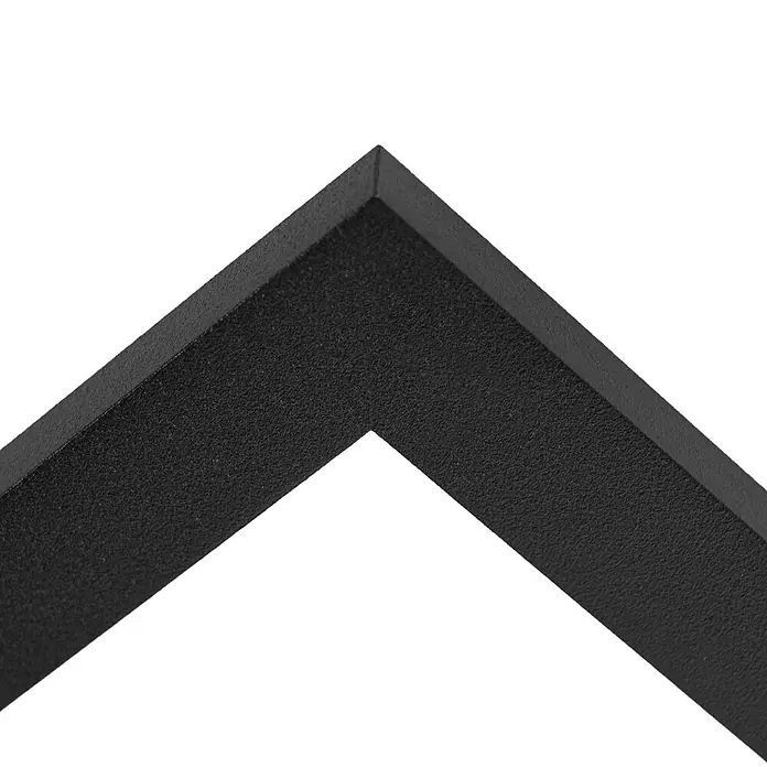 Lindby LED-Panel Lamin - L x B x H: 39,5 x 39,5 x 5 cm, schwarz - Nahaufnahme einer schwarzen, texturierten Bilderrahmen-Ecke mit Gehrung.