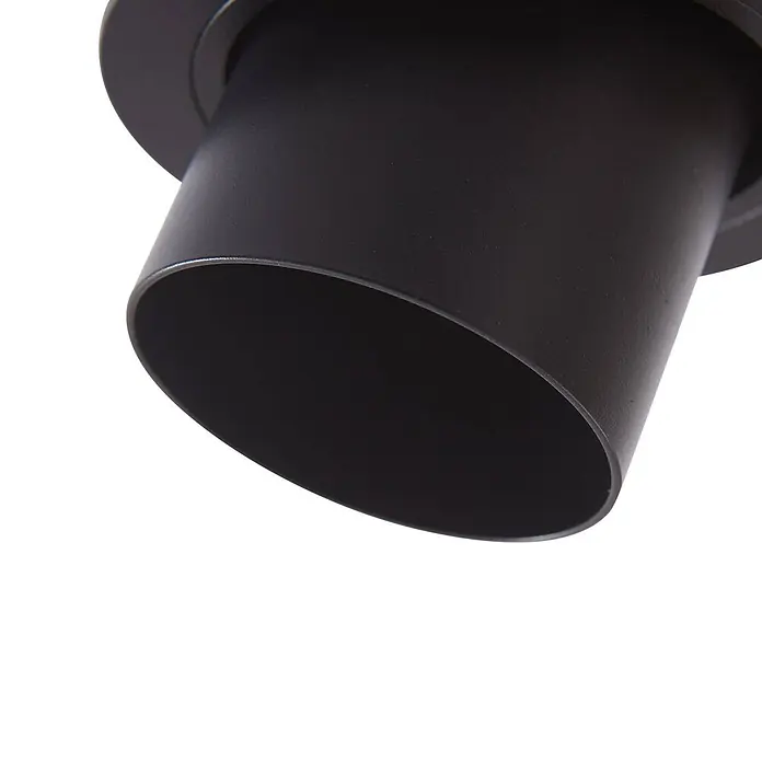 Lindby Deckenstrahler Thorid - schwarz, schwarz, GU10 - Nahaufnahme eines mattschwarzen zylindrischen Einbau- oder Strahlersgehäuses mit texturierter Oberfläche.