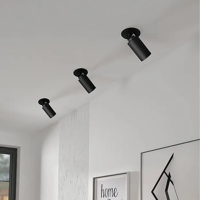 Arcchio Einbauleuchte Davin - schwarz, schwarz - Drei matt-schwarze, verstellbare Deckenstrahler an einer weißen Decke.