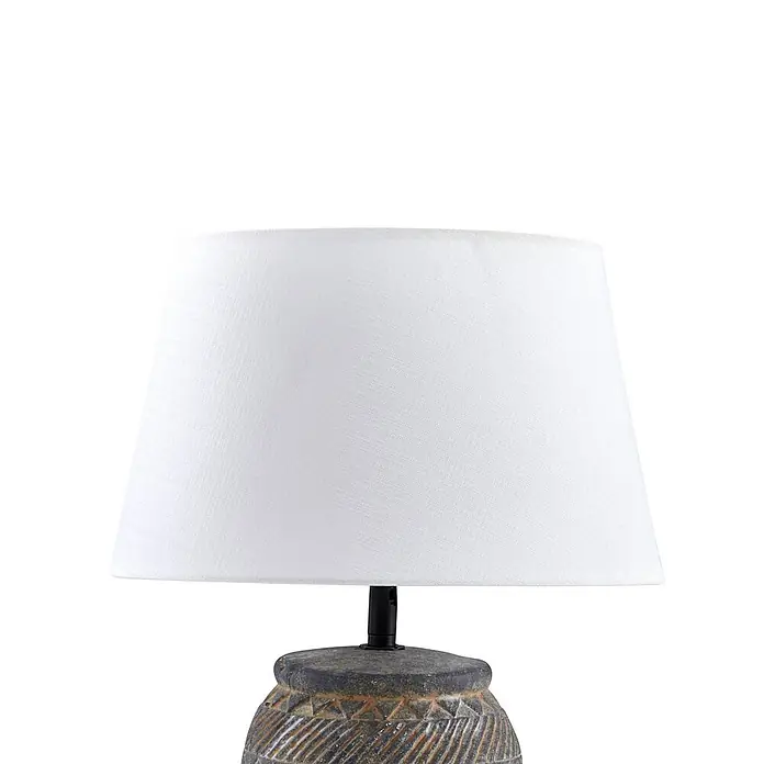 Lindby Tischleuchte Aelith - L x B x H: 30 x 30 x 36 cm, alu / grau / zink, weiß / opal, E27 - Lampe mit weißem Stoffschirm und dunklem, geschnitztem Fuß.
