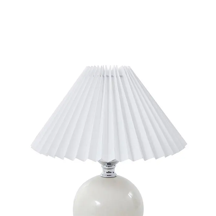 Lindby Tischleuchte Kerimi - L x B x H: 24 x 24 x 29 cm, weiß / opal, weiß / opal, E27 - Creme-glänzende kugelförmige Tischleuchte mit weißem Plisseeschirm.