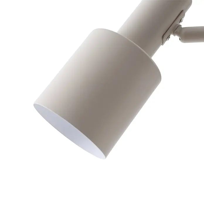 Lindby Stehleuchte Ovelia - Höhe: 155 cm, creme / amber, creme / amber, E27 - Nahaufnahme eines beigefarbenen zylindrischen Strahlers mit weißer Innenseite, an einem verstellbaren Arm befestigt.