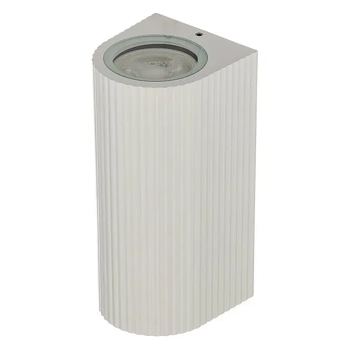 Lindby Außenwandleuchte Aluvo - weiß / opal, IP65 - Weiße, gerippte Eckwandlampe mit einer glasbedeckten Lichtquelle.