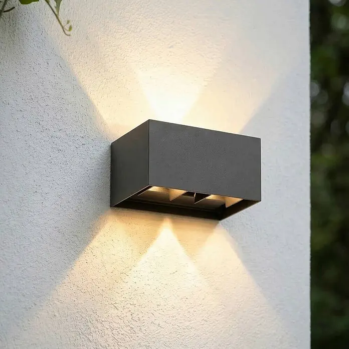 Lindby Außenwandleuchte Nivar - 10 x 20 x 10 cm, schwarz, schwarz, IP54 - Dunkelgraue, rechteckige Außenwandleuchte mit auf- und abwärts gerichtetem, segmentiertem Licht.