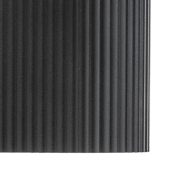 Lindby Wandleuchte aussen in schwarz, Aussenlampe Wand -  - Schwarze geriffelte Oberfläche mit körniger Textur.