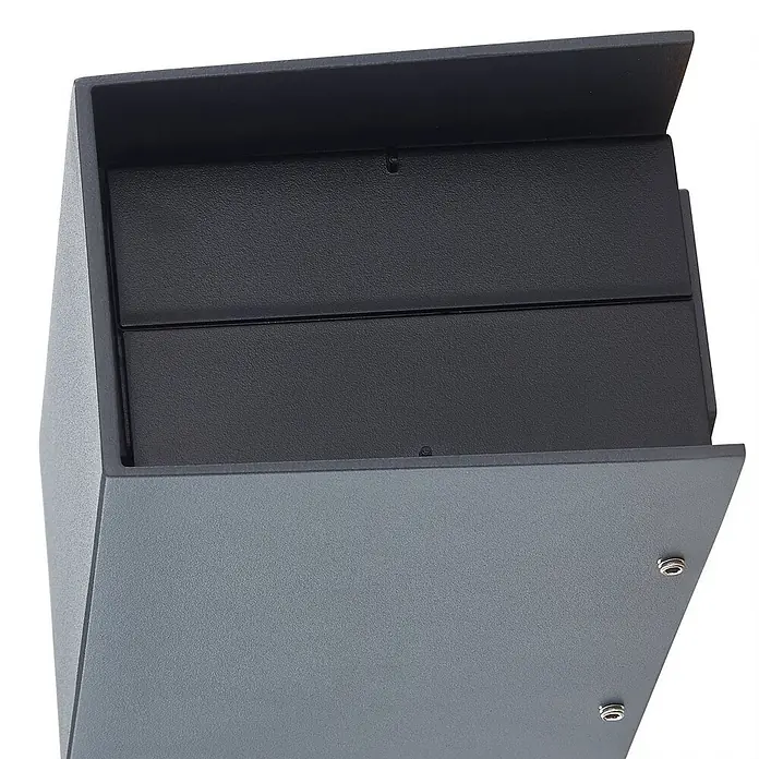 Lucande Außenwandleuchte Kimian - schwarz, schwarz, IP54 - Grauer Paketkasten mit oberer Öffnung, dunkelgrauem Innenraum. Texturierte Oberfläche, sichtbare Schrauben.