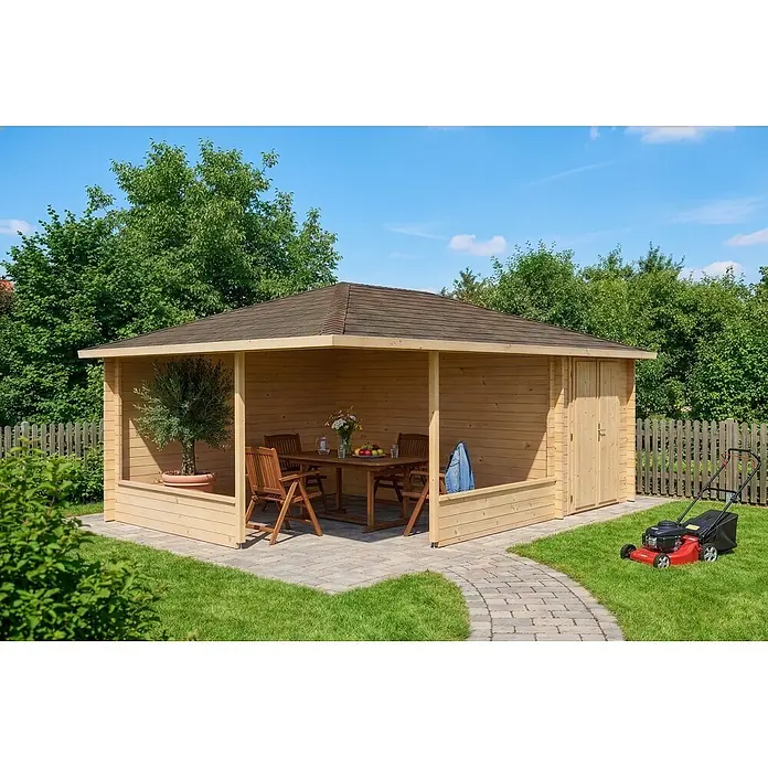 Alpholz Gartenlaube Maik - Außenmaß inkl. Dachüberstand (B x T): 585 x 415 cm, Holz, Naturbelassen - Hölzerner Gartenpavillon mit braunem Schindeldach, offenem Essbereich, geschlossenem Geräteschuppen und gepflastertem Weg.