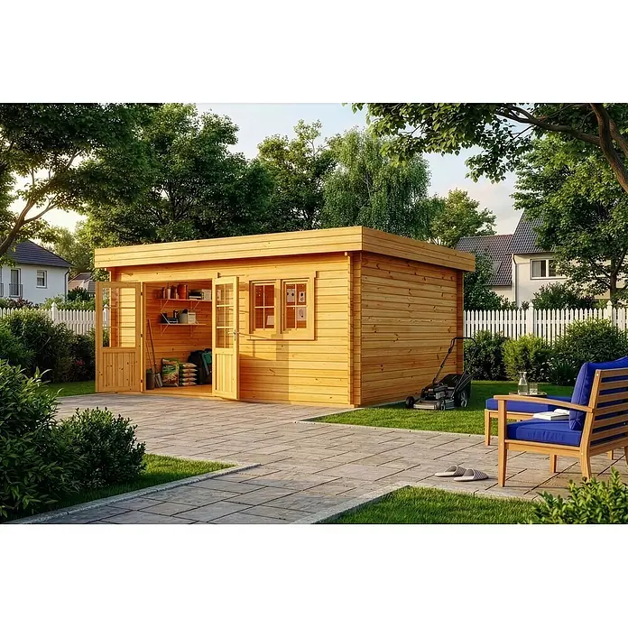 Alpholz Gartenhaus Spree B - Außenmaß inkl. Dachüberstand (B x T): 520 x 420 cm, Holz, Pinie - Helles Holz-Gartenhaus in einem sonnigen Garten, mit offener Tür, die Stauraum zeigt, und zwei Fenstern.