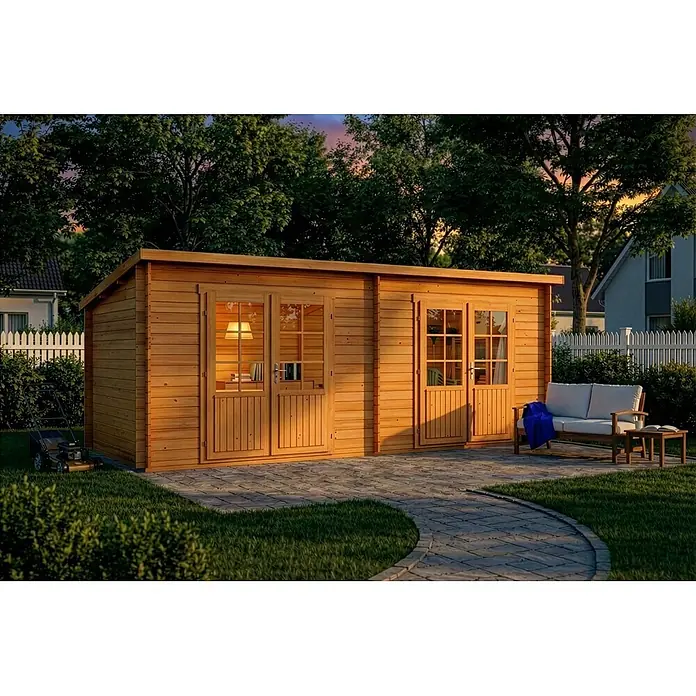 Alpholz Gartenhaus Maria Twin - Außenmaß inkl. Dachüberstand (B x T): 598 x 272 cm, Holz, Pinie - Geräumiges Gartenbüro/Gartenhaus aus Holz mit zwei Doppeltüren und Fenstern auf einer Terrasse im Garten.