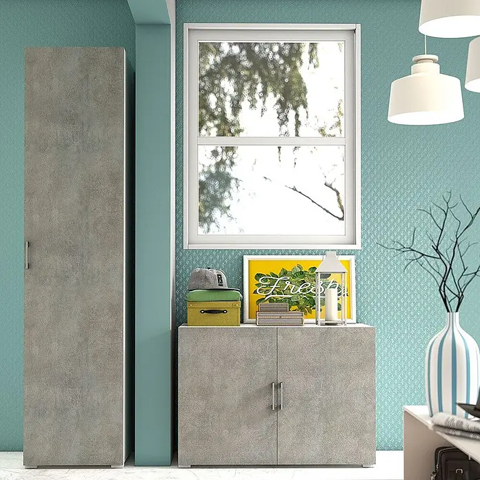 Kiamami Valentina Holz-Mehrzweckschrank - 45 x 47 x 195 cm, Weiss, Grau - Zwei graue Schränke in Betonoptik, ein hoher und ein niedriger, nebeneinander in einem Raum stehend.