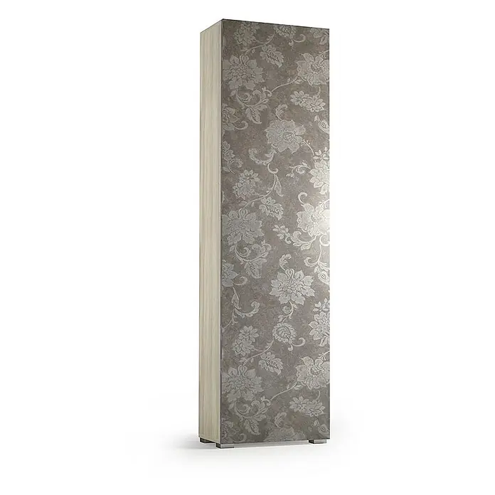 Kiamami Valentina Holz-Mehrzweckschrank - 50 x 30 x 182 cm, Mehrfarbig - Hoher, schmaler Schrank mit heller Holzmaserung an der Seite und dunkler, floral gemusterter Front. Modernes Stauraummöbel.
